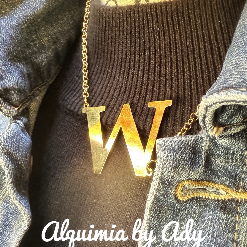 Alquimia Gold Initial Necklace ‘w’